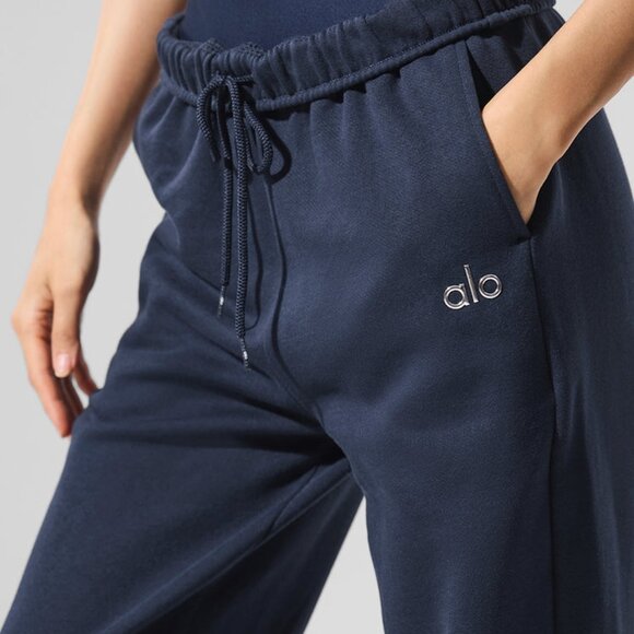 Alo Yoga Accolade Sweatpant Navy - Picture 3 of 4